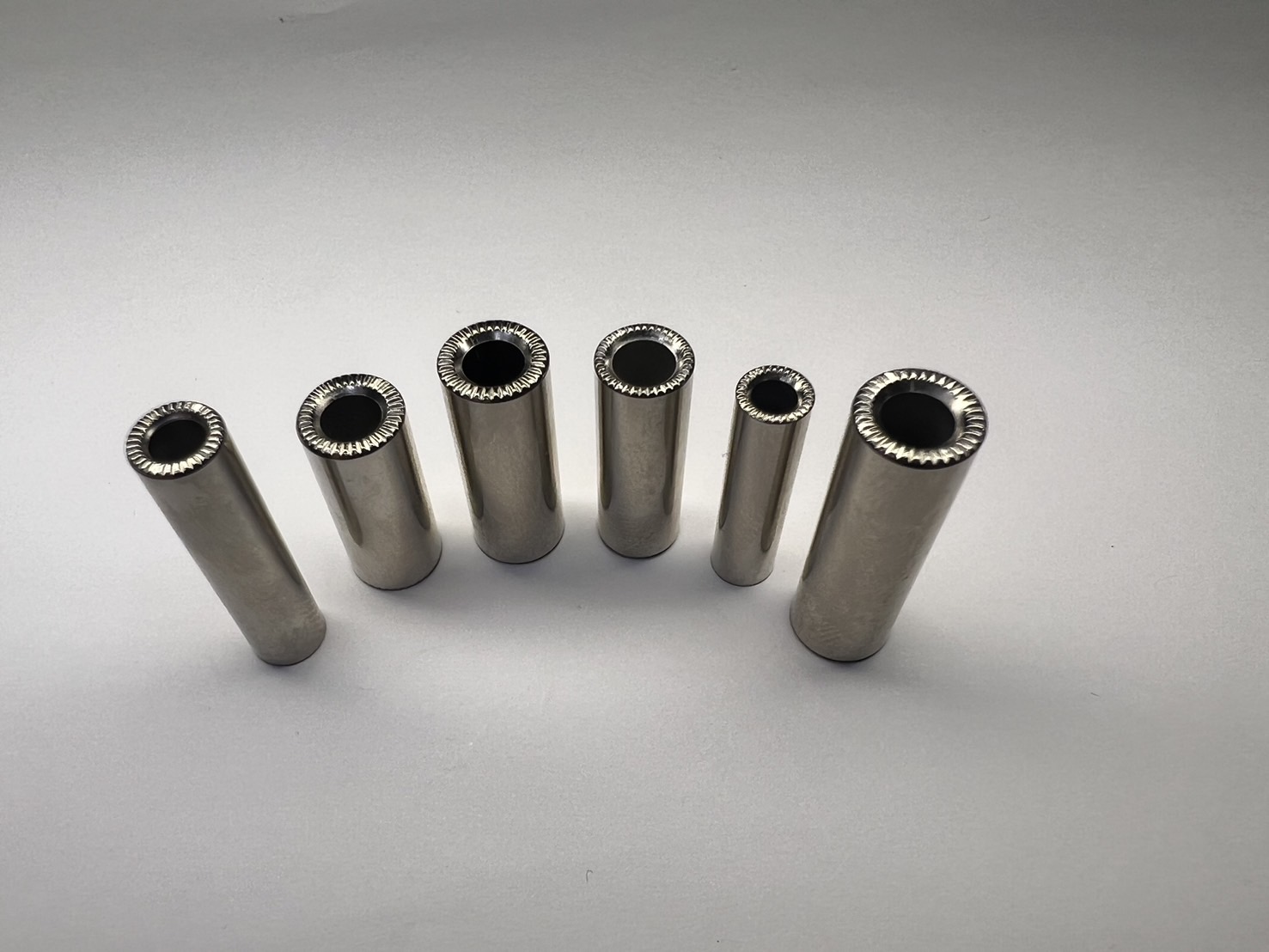 圧造端面ローレット付き貫通品 L16~28 Φ6~13