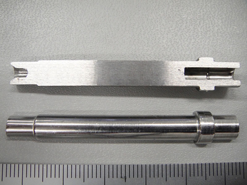 SCM435 中ツバ 深孔四角 段付部品
